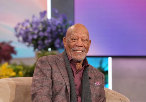 „Nie wpuszczaj starego człowieka”. 89-letni Morgan Freeman szczerze o starości, pracy i pieniądzach