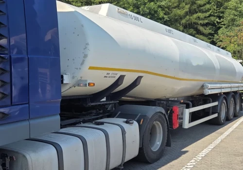 Niebezpieczny przewóz na A4 w Mysłowicach. Pęknięty spaw i usterki w cysternie z paliwem