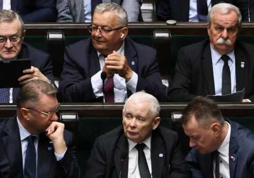 Sondaż, którym PiS chwali się na całego. Szpila w Morawieckiego aż bije po oczach