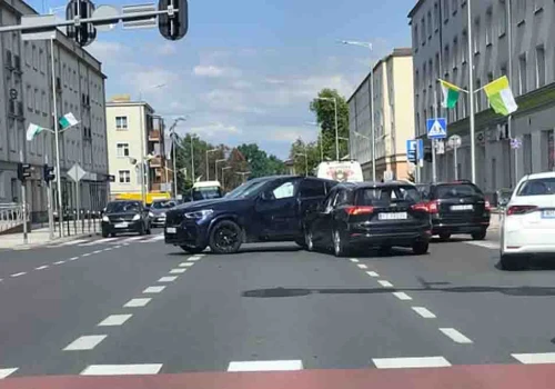 Zielona Góra. Zderzenie samochodów w centrum (ZDJĘCIE CZYTELNIKA)