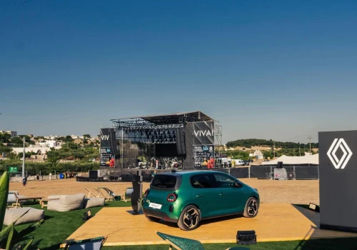 Renault, oficjalny partner Festiwalu Viva! po raz piąty z rzędu, przywiózł nowe Twingo E-Tech Electric do Doliny Itria