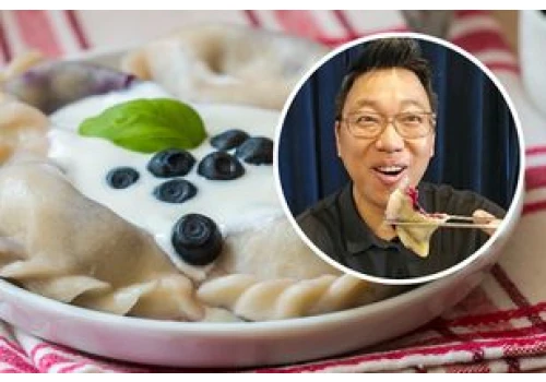 Koreańczyk spróbował uwielbianych w Polsce pierogów. Reakcja mówi sama za siebie