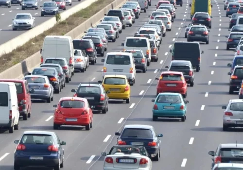 Wytyczą buspas na autostradzie A2. Tak się walczy z korkami
