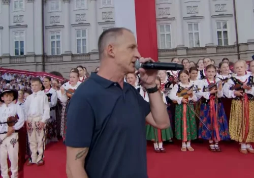 Eldo wystąpił dla Karola Nawrockiego. Raper zaśpiewał przed Pałacem Prezydenckim