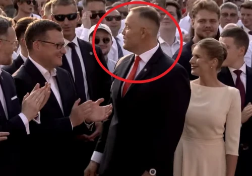 Sceny na imprezie Nawrockiego. Po TYCH słowach tłum nagle zaczął śpiewać! „100 procent baterii”