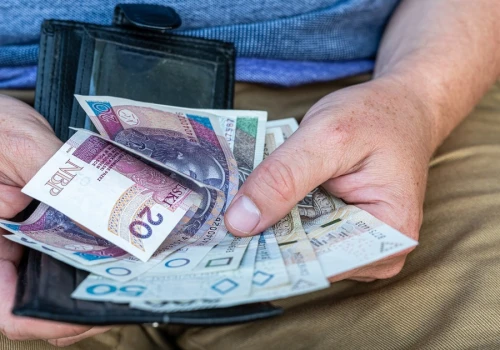 Wakacje na kredyt? Trzy ukryte koszty, których nie widać w reklamie 