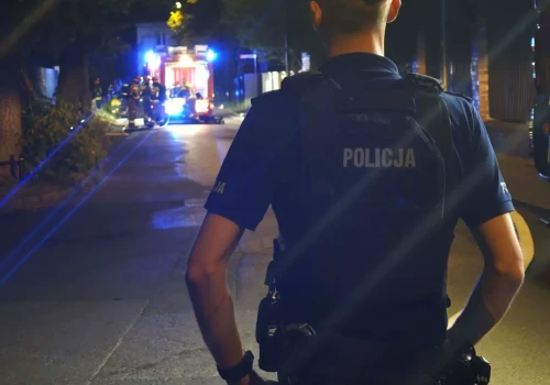 Pożar pod Warszawą. Na miejscu liczne zastępy straży, pogotowie, burmistrz miasta