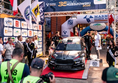 Liderzy górą w Niechobrzu – ruszył MARMA 35. Rajd Rzeszowski