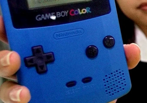 To nie jest zwykły zegarek. W środku działa kultowy Game Boy Color