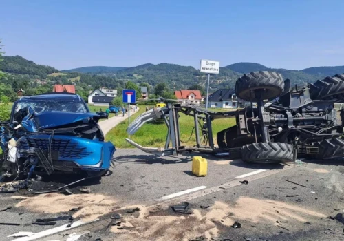 20-letni traktorzysta ranny w zderzeniu z osobówką. Po rolnika przyleciał LPR