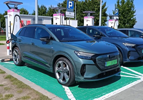 Pojechałem elektrycznym Audi do Wrocławia. Skończyłem w salonie Volvo