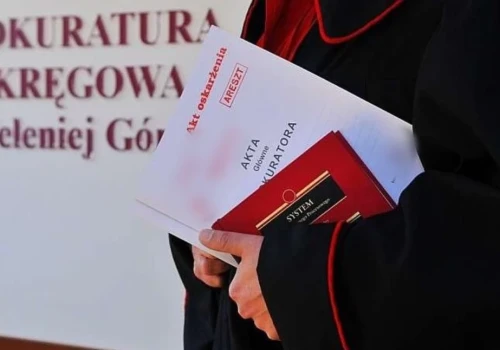 Akt oskarżenia po tragedii w Kowarach. 52-latek stanie przed sądem za zabójstwo matki