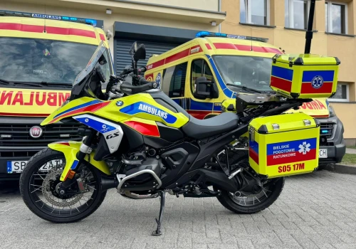 Motoambulans uczestniczył w kolizji podczas akcji. Ratownikowi nic się nie stało