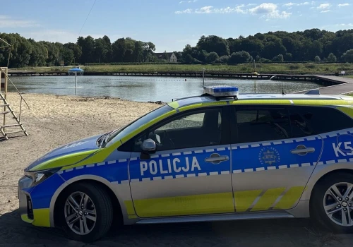 Ponad 5 promili na kąpielisku. Ratownik wyciągnął z wody tonącą kobietę