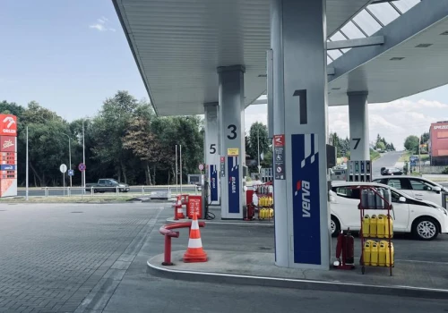 Ceny paliw w hurcie mocno spadły. Ale ceny na stacjach ani drgnęły