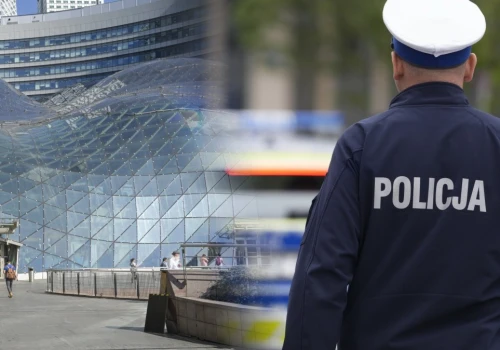 Atak przed galerią w Warszawie i krążące nagranie. Policja zabrała głos