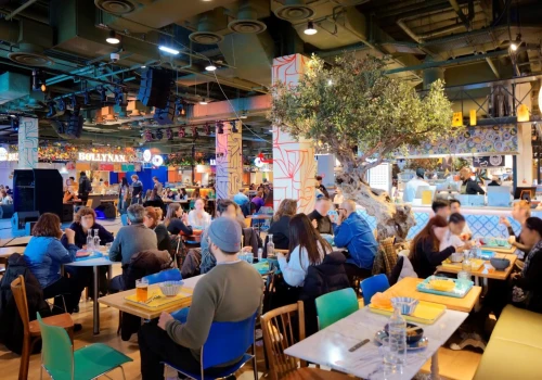 Przestrzenie gastronomiczno-rozrywkowe napędzają rynek. Jak zmieniają się nawyki Polaków?