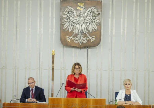 „Głębokie zaniepokojenie przypadkami aktów wrogości w naszym kraju”. Ważny apel Senatu RP o budowanie wzajemnego szacunku i przeciwdziałanie uprzedzeniom