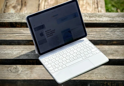 iPad traci w kurczącym się rynku tabletów – iPhone dominuje segment premium