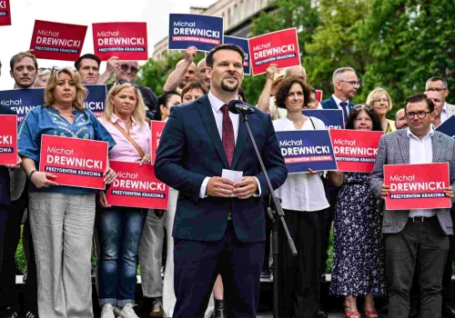 Wybory prezydenta Krakowa. Już 15 komitetów zgłosiło się do komisarza, w piątek dołączyło do nich PiS
