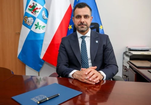 Dwa nazwiska starosty polickiego. Shivan Fate zabiera głos