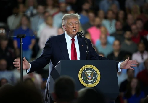 „To jawne wykorzystywanie urzędu publicznego do osiągania prywatnych korzyści”. Prezydent Trump nie potrafi trzymać rąk z dala od swoich biznesów