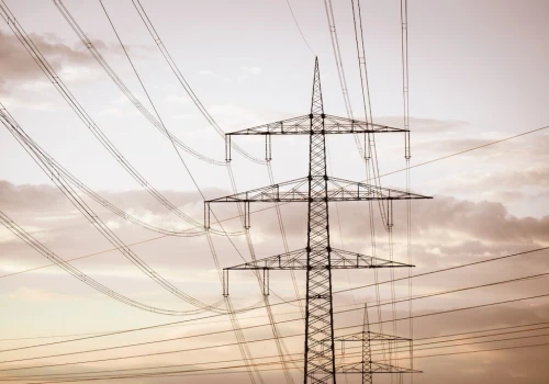 Letni test polskiej energetyki. Za dużo prądu w południe, za mało wieczorem.