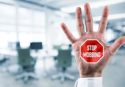 Sprawdziłam nowe przepisy o mobbingu. Te 3 zmiany powinien znać każdy pracownik