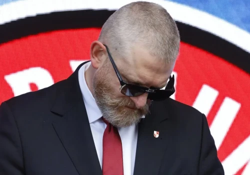 Echa współpracy partii Brauna z reseciarzem. Bosak: Coraz więcej dziwnych ludzi