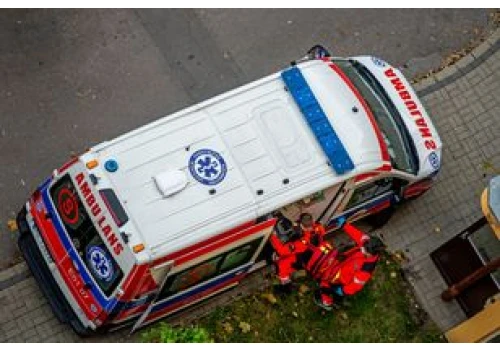 Wólka Domaniowska: Groźny wypadek dwóch 14-latek na hulajnodze. Policja apeluje o przestrzeganie przepisów