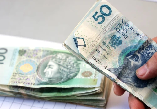 Praca z wynagrodzeniem do 13 tys. złotych. Pracodawca przewidział też premie