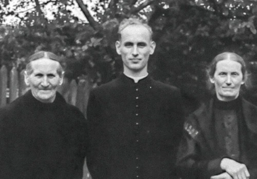 Abp Alfons Nossol kończy 94 lata. Oto nieznane fakty z jego młodości