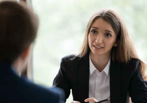 Tych 5 zdań absolutnie nie mów na rozmowie o pracę. Rekruter skreśli cię bez zawahania
