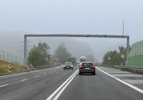 Po prostu ideał! Jaki ten polski kierowca robi się grzeczny za granicą, to szok