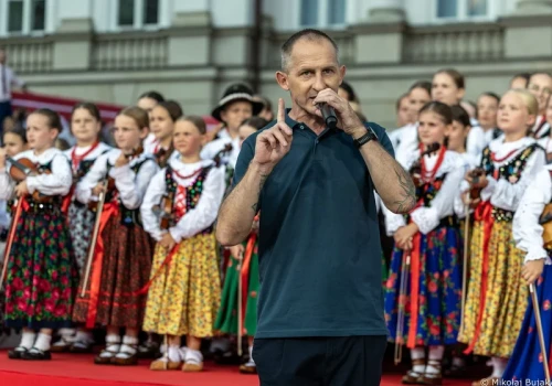 Wystąpił dla prezydenta. Europoseł KO wziął w obronę znanego rapera