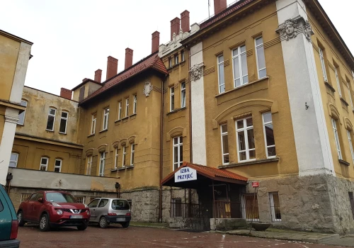 Odwołane zabiegi i problemy z miejscami? Miasto ma wyjaśnić sytuację w Szpitalu Miejskim
