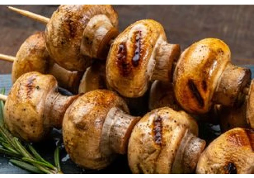 Pieczarki na grillu zrobią furorę. Tylko wcześniej odpowiednio je zamarynuj