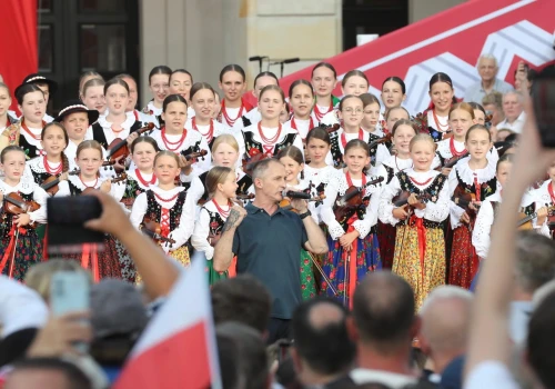 Lawina hejtu na rapera, za występ dla prezydenta. W obronę wziął go... polityk KO