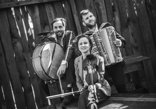 Muzyka z „1670” na żywo w Szczecinie. WOWAKIN zagra w Teatrze Letnim