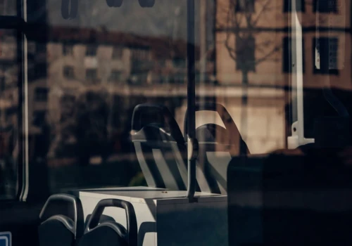 Kierowca warszawskiego autobusu przyszedł do pracy w spódnicy. Został ukarany