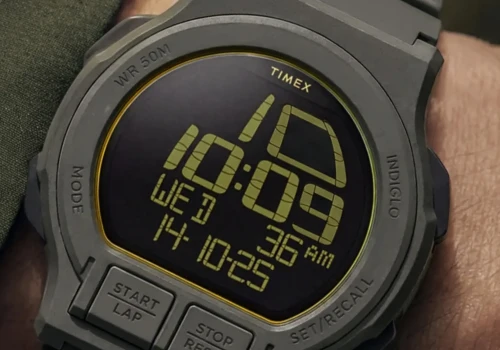 Ten Timex wygląda znajomo, choć nigdy wcześniej nie istniał. Genialna sztuczka z latami 80.
