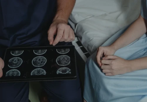 Nadciśnienie, palenie i choroby serca powiązane ze zmianami zwiększającymi ryzyko demencji
