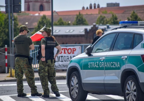 Płacą 6 tysięcy na rękę i 1800 zł dodatku mieszkaniowego. Trwa rekrutacja