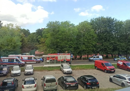 Dzieci wpadły do zbiornika przy ul. Komuny Paryskiej w Szczecinie