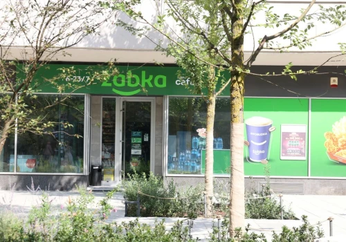 Żabka wśród największych sieci osiedlowych sklepów na świecie. Biznesy za miliardy dolarów