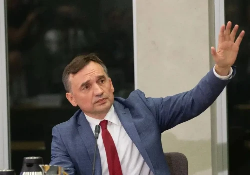 Zmiana rządu w Polsce wspierana unijną kasą. Ziobro mówi wprost. 