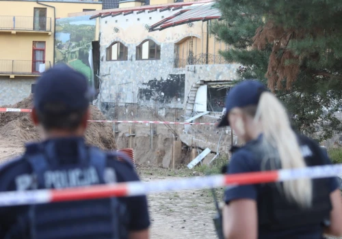Ewakuacja hotelu w Olsztynie przez uszkodzoną ścianę. Ponad 200 osób musiało opuścić budynek