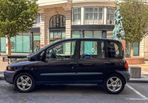 Fiat Multipla miała lodówkę 18 l i poduszkę 120 l. 10 rzeczy, których o niej nie wiedziałeś