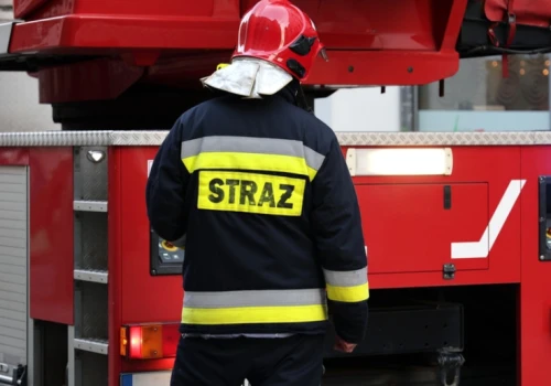 Runęła ściana znanego hotelu nad jeziorem. Ewakuacja i zagrożenie katastrofa budowlaną