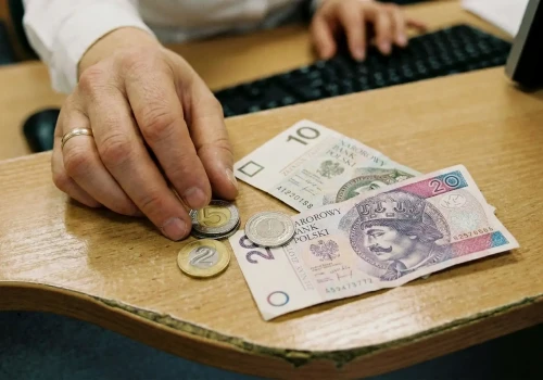 Rząd zdecydował, ile ma wynosić płaca minimalna. Tyle Polacy mają dostać od 1 stycznia 2027 roku